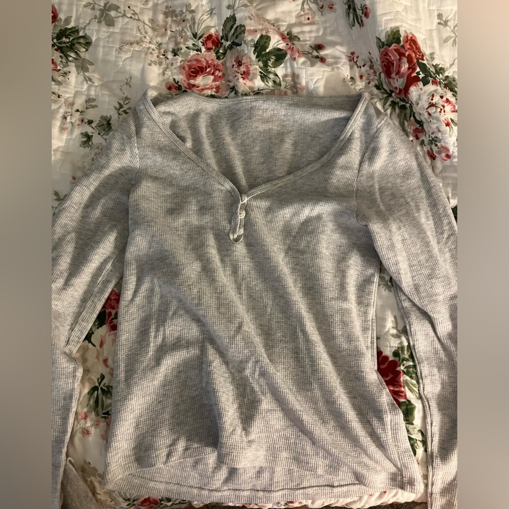 american eagle long-sleeved button up grey casual xxs tee